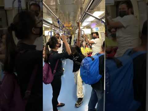 Levando choque no metro de São paulo #mansaomovie #risos #memes