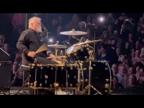 Roger Taylor : QUEEN Drummer Solo @ 74 Rocks United Center Chicago