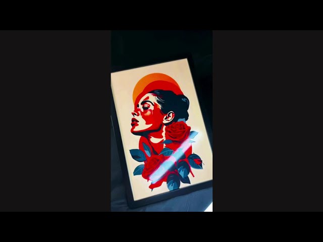 لوحة جدارية أنثى الورد