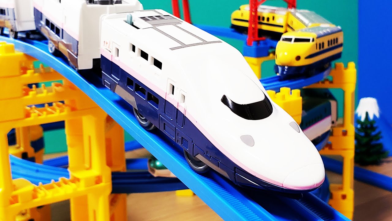 プラレール 新幹線ドクターイエローやE5系はやぶさ、アルファエックスがどきどきマウンテンやループに上ったり長い坂や踏切を通過するよ カードコレクションNEW