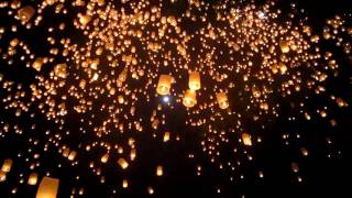 preview picture of video 'コムローイ โคมลอย  Chiang Mai  Loy Kratong 2010'