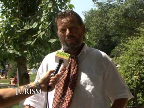 Daniel Negrea - Agroturism la Castelul Sofronea