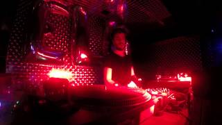 preview picture of video 'Francesco Sinderesi plays @Studio338 - London - (ELM + Sankeys Ldn)  01 01 2015'