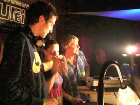 Small Arms Fiya ft. Ayah - Gotta Decide (Domu Remix)