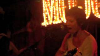 Reign Lee @ Mojo 13 - DON'T CLOSE YOUR EYES (acoustic)