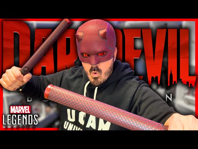 Vídeo relacionado con Marvel Legends Series, Daredevil: Born Again, Mascara Premium para Juego de rol y bastón de Combate