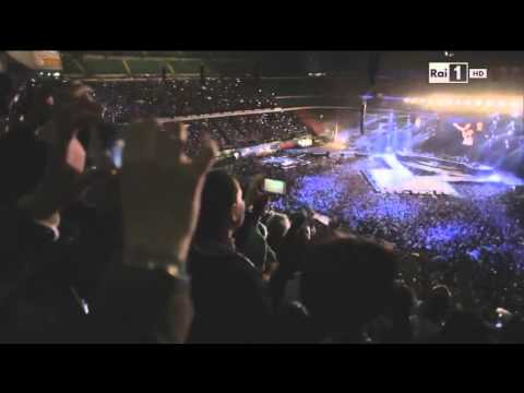 Videoclip de Tra te e il mare (feat. Laura Pausini & Eros Ramazzotti) (Live) — Biagio Antonacci