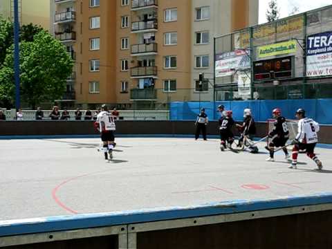 HBK Kometa Vrútky - LG TPS Doprastav BA  1.gól B.Thron  HOKEJBAL EXTRALIGA 09/10 play off 3.zápas