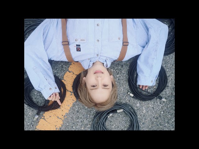 末吉9太郎 作詞作曲のソロプロジェクト本格始動!新ジャンル”オタPOP”を体現した「機材席開放ってなんですか?」 MV公開! 4 YouTubeサムネイル
