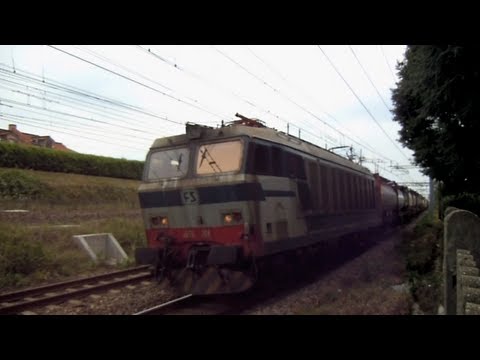 RHO DI TUTTO UN PO', TRENI IN TRANSITO AL BIVIO DELLA MILANO-TORINO-SEMPIONE-VARESE.