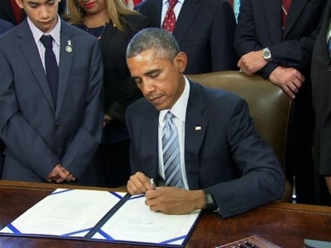 Obama Signs 'Blue Alert' Law to Protect Police