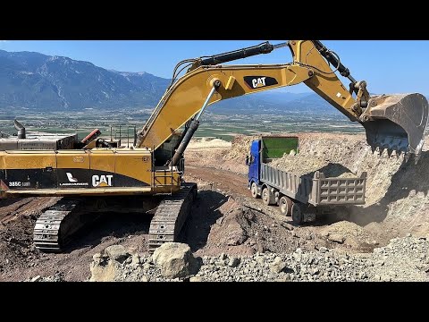 Huge Caterpillar 6015B Excavator Loading Coal On Trucks