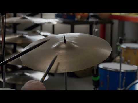 1960s Avedis Zildjian 18" "No-Stamp" Crash Cymbal 1339g image 4