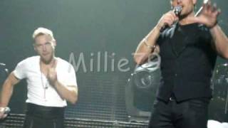 Keith Duffy talking on stage with Ronan Keating in Manchester_14.3.10
