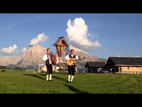 Die Ladiner bei der Mooshütte Seiser Alm Dolomites