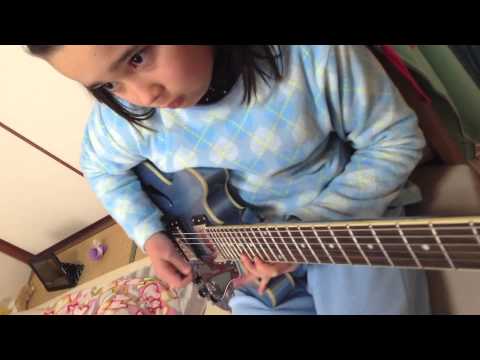 ROCKSMITH Audrey (10 years old) Plays Guitar - The Trooper - Iron Maiden - 95% ロックスミス２０１４