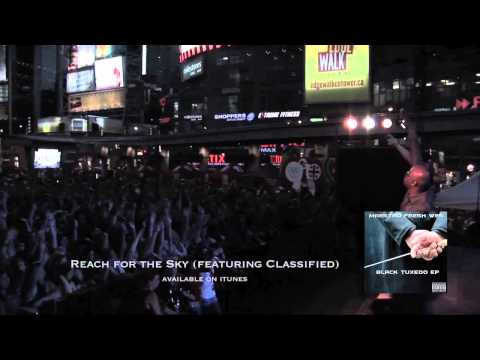 Maestro ft. Classified "Reach For The Sky" Live @ Dundas Square - Toronto