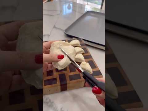 Make pretzel bites from flaky biscuit dough (they actually taste like pretzels!) #easyrecipes