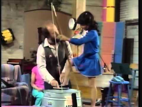 Sharon, Lois & Bram's Elephant Show    Rainy Day    Season 1, Episode 8