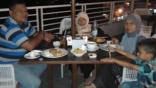 preview picture of video 'Reward untuk putriku sayang makan malam di FrontOne Hotel pamekasan, belajar lebih giat lagi sayang'