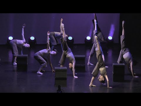 'Потребление'. Современный танец.