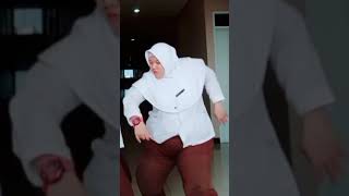 Download lagu Video lucu viral orang gemuk bisa goyang mp3