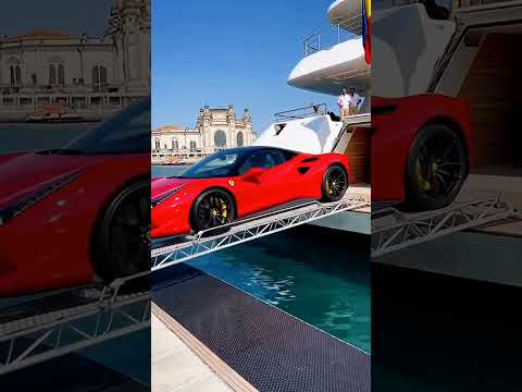 Ferrari de lux se scufundă în portul Constanța la debarcarea de pe iaht (Știri AI)