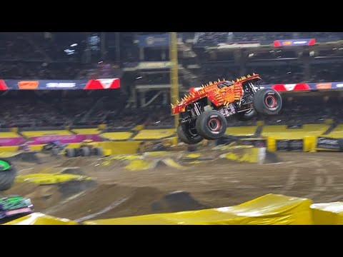 Monster Jam San Diego 2020 Max-D FIRE (Tom Meents) Freestyle 02/01/20