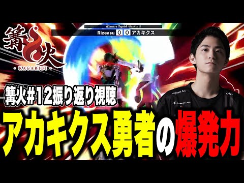 喉を広げる男性