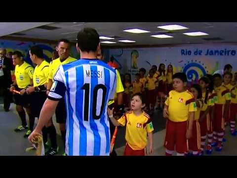 Little kid snubbed by Messi