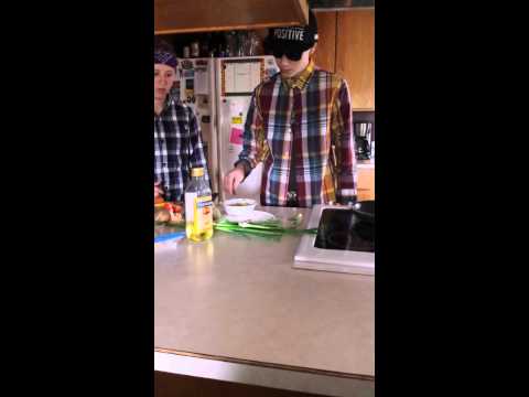 Sp2 cooking Cholo Devin y Breelyn