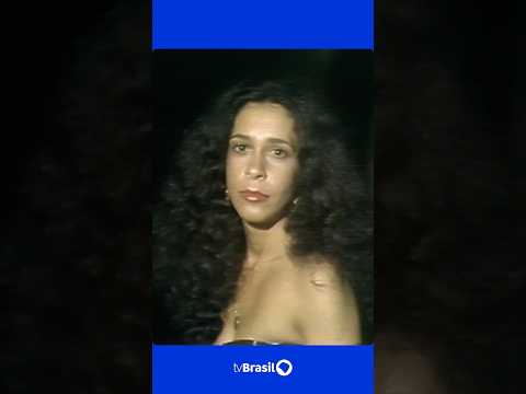 Gal Costa canta 