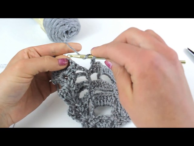 Vídeo relacionado con Lina & Lily Bufanda Infinita Snood con Estampado de Calaveras y Rosas (Negro)