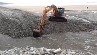 Emergency works at Pembrokeshire beaches / Gwaith argyfwng llifogydd ar draethau Sir Benfro
