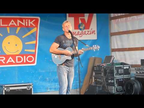 Martin Maxa_Mnichovice6_7.9.2013_Ráno v ulicích