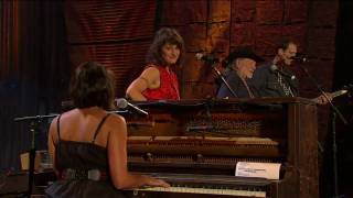 Norah Jones &amp; Willie Nelson - Lonestar (Live at Farm Aid 25)