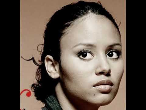 Mayra Andrade- Júana