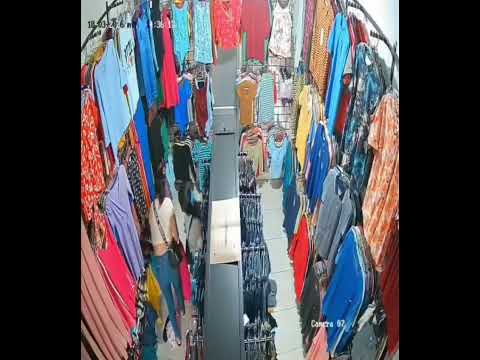 Guayas Dos mujeres se llevaban productos sin  pagar de un local comercial en el cantón Palestina.