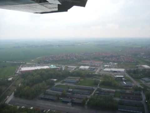 017 Video - Flug über Wilhelmshaven (Ebkeriege, Gewerbegebiet) - 01.05.2010.AVI
