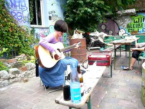 Batrider - Sarah Mary Chadwick solo @ Berlin - Subversiv Squat, July 5 2009