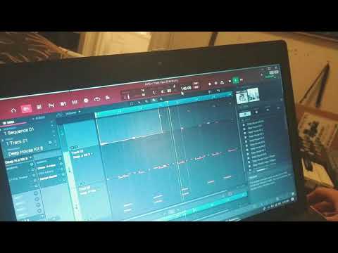 Jamming on a Roland tb-3 and my AKAI MPK25 using their free software MPC Studio.