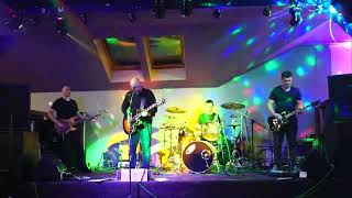 Video Six Bullets Gun - She Will Never Give Up