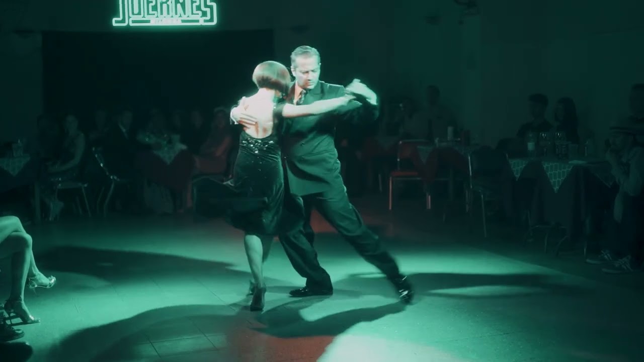 Video thumbnail for Sebastian Ripoll y Mariana Bojanich en Juernes Milonga (1/3)