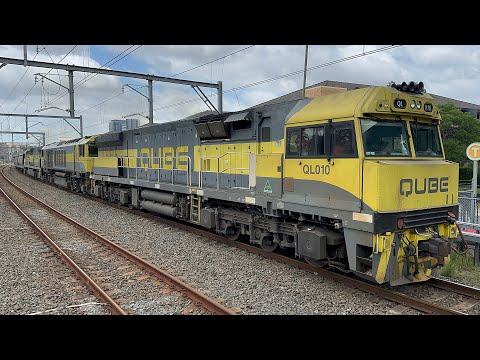 22/1/26 - QUBE 8464 passing North Strathfield with QL010, QBX001, and QL013