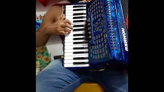 Que nunca se entere, Los Tigres del Norte, acordeón de teclas tono de La menor