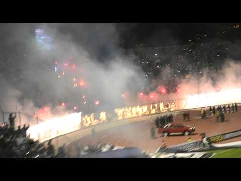 "Ingreso del Santo!! San Jose vs Corinthians Copa Bridgstone Libertadores 2013" Barra: La Temible &bull; Club: San José