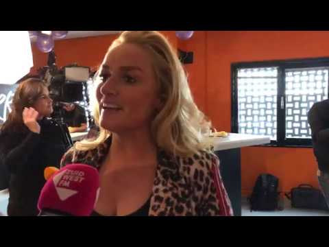 Holland Zingt Hazes Backstage Café - Interview Samantha Steenwijk