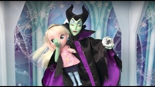 Elsa vs Maleficent! Frozen Elsa Toddler gets taken by Maleficent! Battle in the Ice Palace!