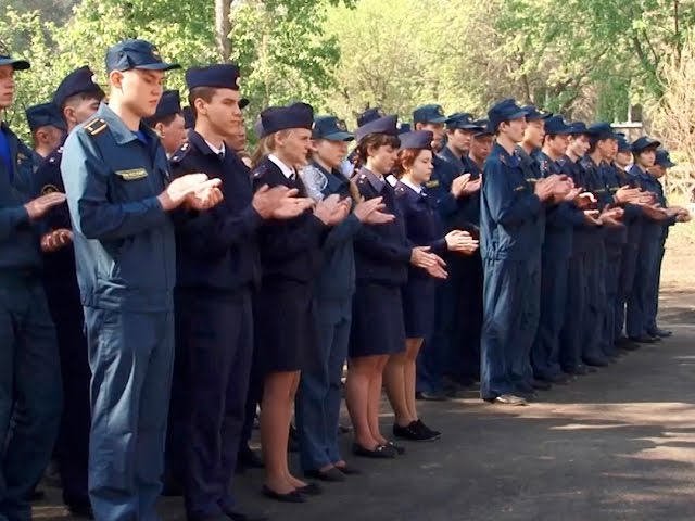 Выпускники посадили деревья