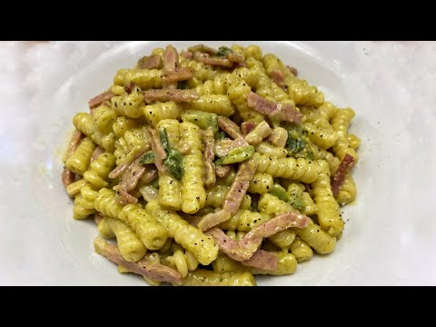 TRE INGREDIENTI PER LA TUA PASTA - SPECK ZUCCHINE E FETA. Ricetta fresca, pronta in 10 minuti!!!